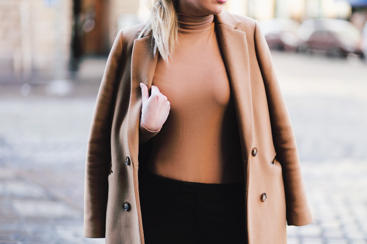 beige-black-outfit